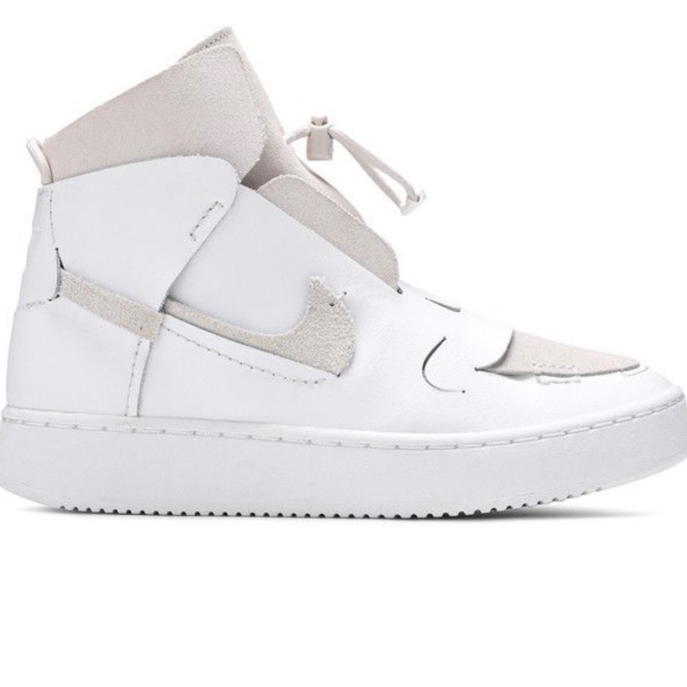 EUC Nike Women’s Vandalised LX Platinum Tint Size 7